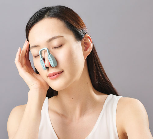 ノーズスタイル 効率的に、すっきり印象。EMSと赤色＋青色LEDアプローチで明るく健やかな横顔印象に。