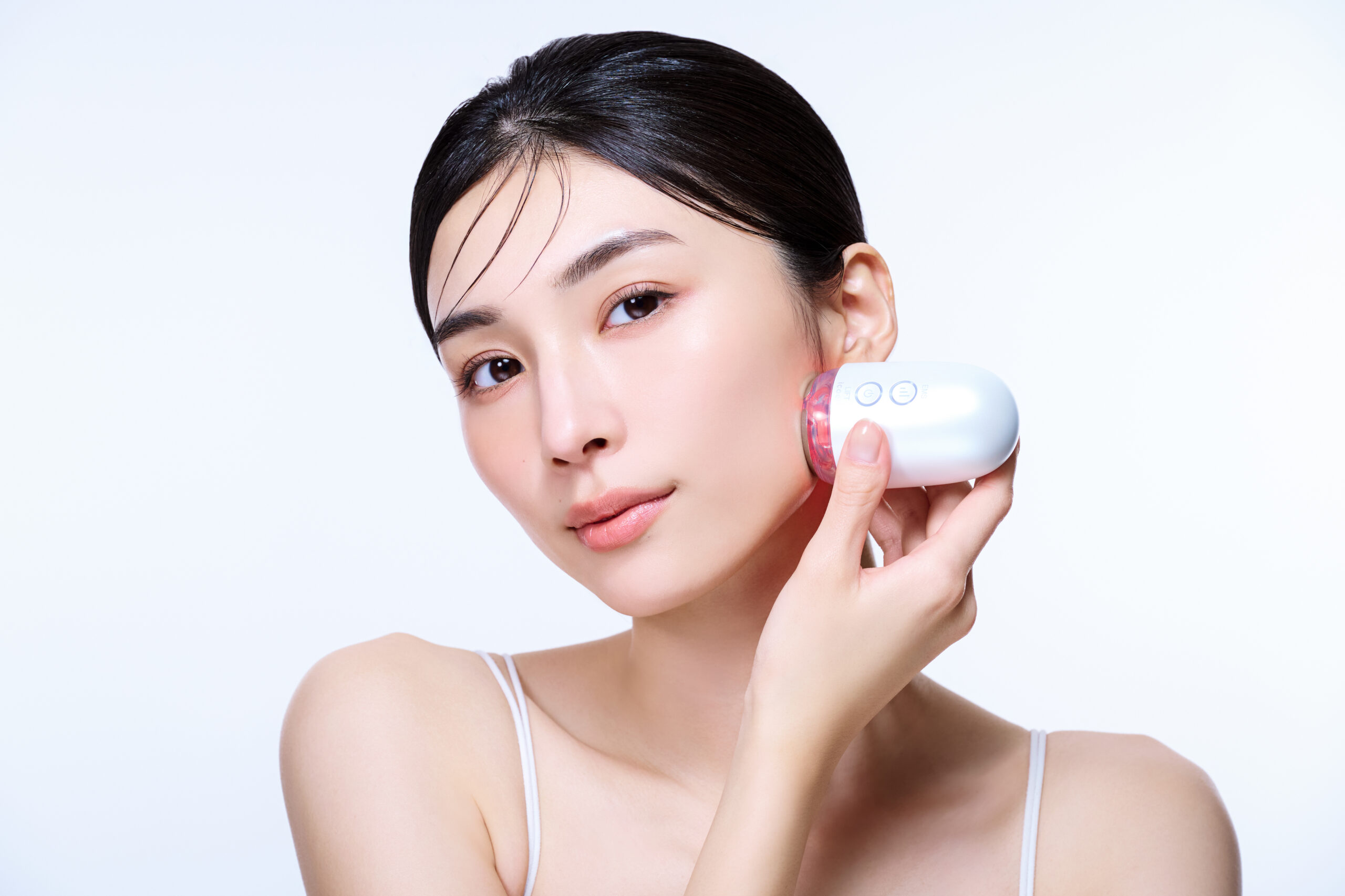 ≪吸引+EMSで密着リフト※≫ 筋膜に着目した新感覚の“引き上げ鍛える”美顔器「イコエル デュアルプロリフト」が美容機器ブランド「icoelle(イコエル)」から登場 ※機器で肌を持ち上げること